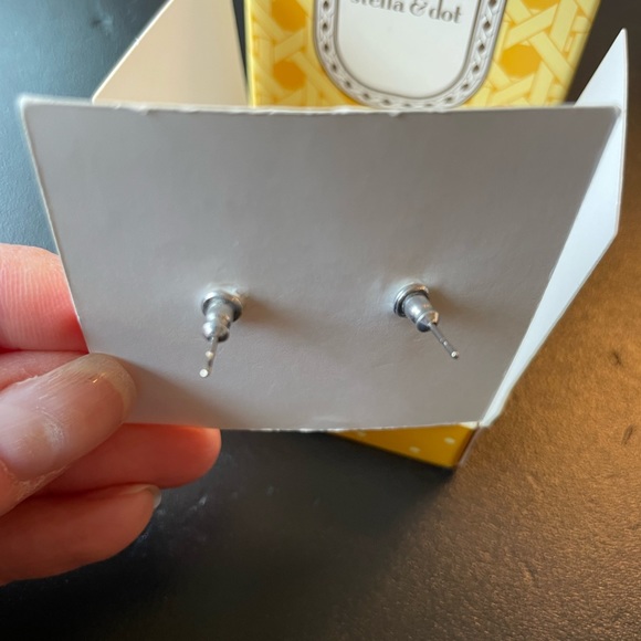 Stella & Dot Labradorite ‘Delphie’ studs - Picture 5 of 6